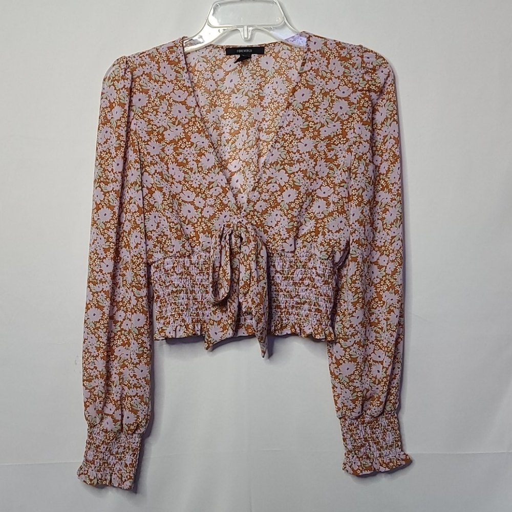 Forever 21 vneck long sleeve floral crop top sz M